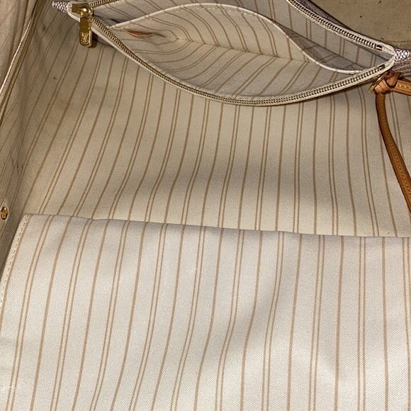 Louis Vuitton Neverfull MM - Picture 6 of 15